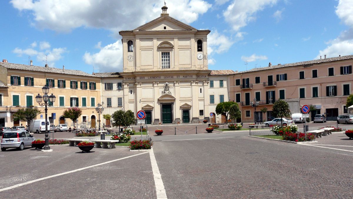 Piazza Europa: Das Zentrum von San Lorenzo Nuovo